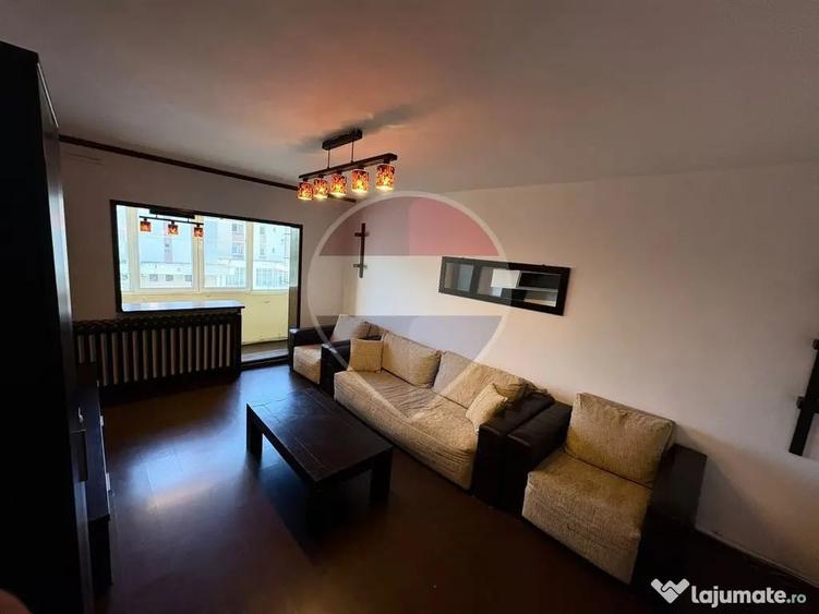 Apartament cu 4 camere semidecomandat în Traian