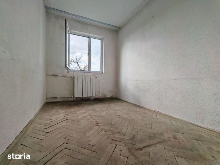 Apartament cu 3 camere în Km 4