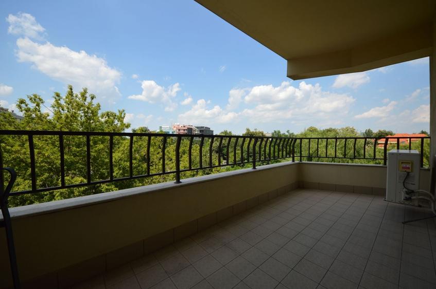 Apartament cu 4 camere decomandat în Kiseleff