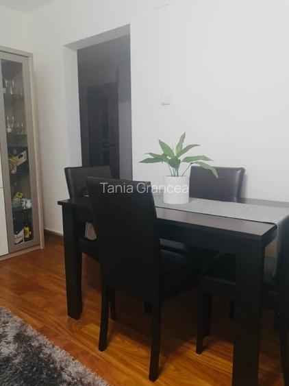 VÂND APARTAMENT 2 CAMERE ; Locație: Târgu-Jiu, Str. Mărgăritarului, Bl. 1E