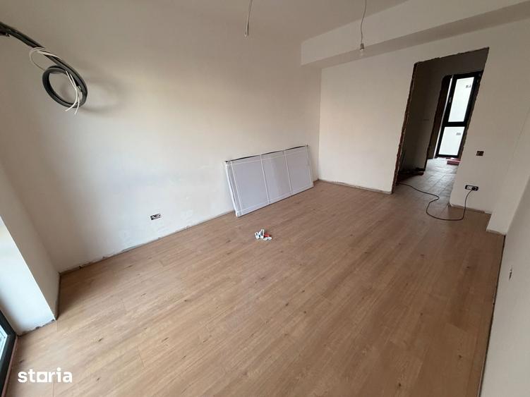 Casă cu 4 camere cu Teren 220 Mp în Titan