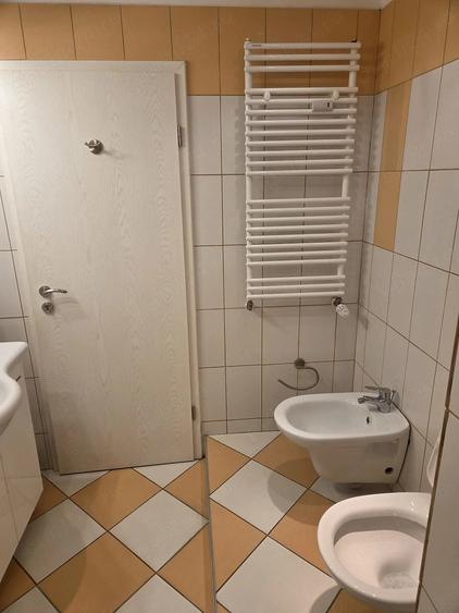 Apartament cu 2 camere semidecomandat, mobilat în Central
