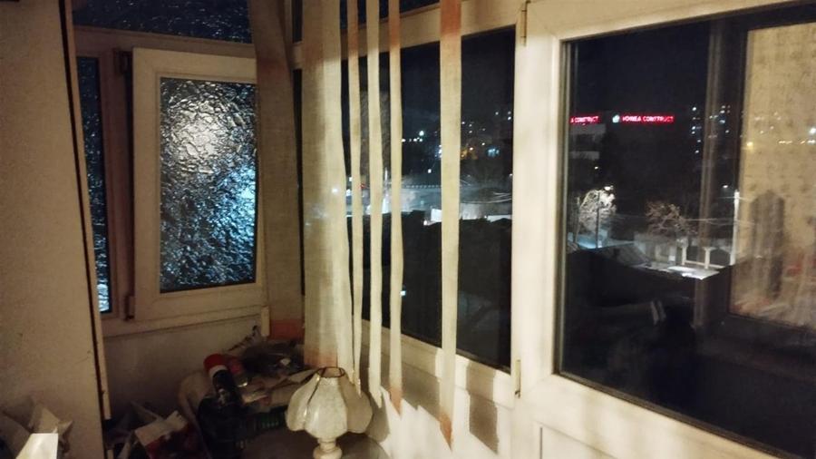 Apartament cu 2 camere semidecomandat, mobilat în Broșteni