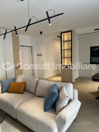 Apartament cu 2 camere semidecomandat, mobilat în Între Lacuri