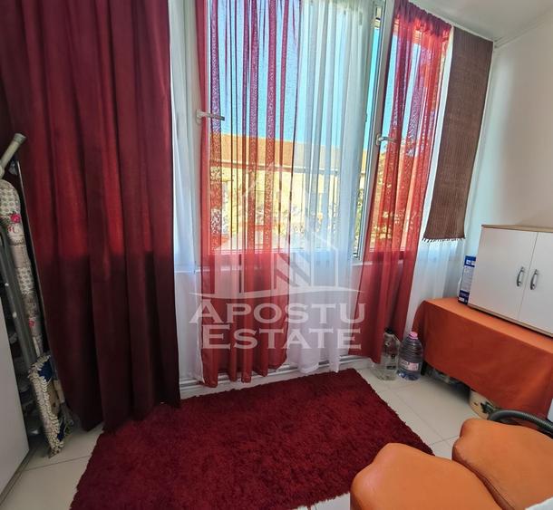 Apartament cu 3 camere decomandat, mobilat în Lipovei