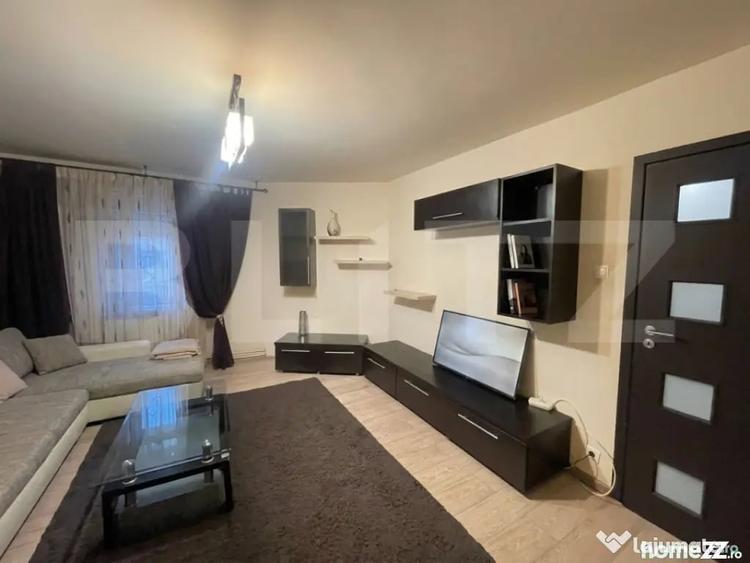Apartament cu 3 camere decomandat în Calea București
