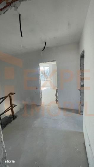 Casă cu 5 camere cu Teren 394 Mp în Agigea