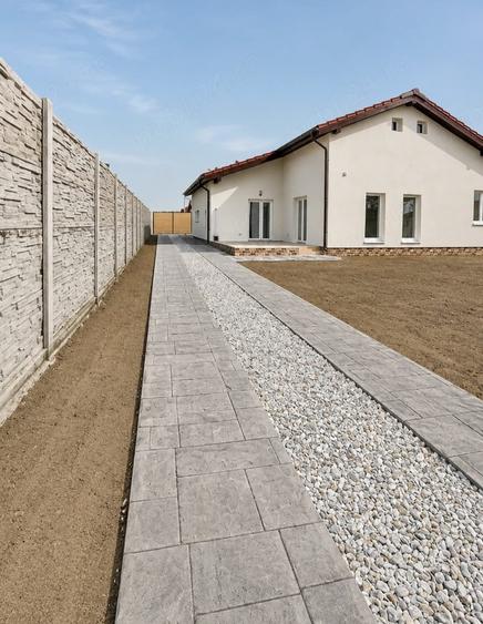Casă individuală cu 3 camere cu Canalizare în Recaș