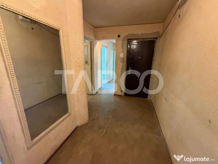 Apartament cu 4 camere semidecomandat în Central