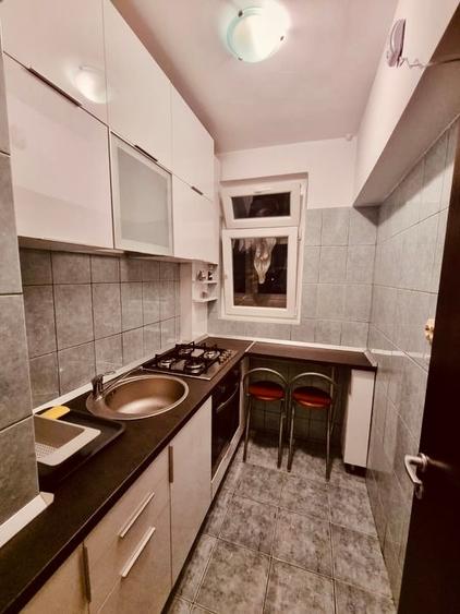 1 Decembrie - metrou, stradal, mobilată si utilată modern, renovată, libera - 4