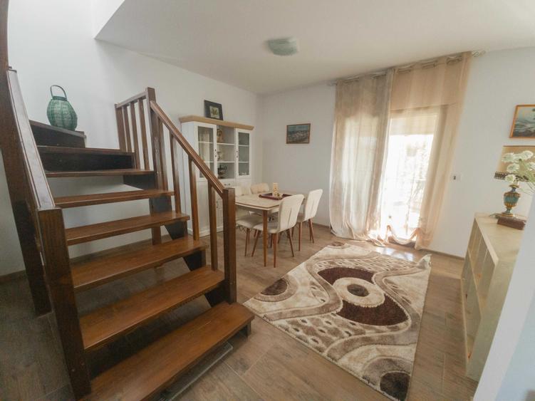 Casă cu 4 camere în Moșnița Veche