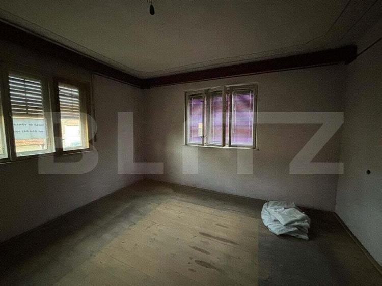 Casa cu anexe si gradina. - 2