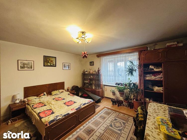 Casă cu 7 camere cu Canalizare în Sub Arini
