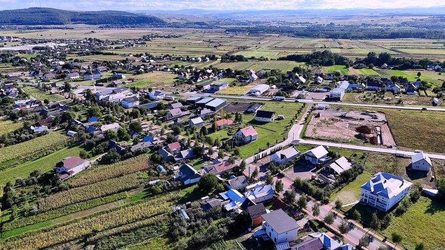 Casă cu Teren 1700 Mp în Călinești (Dărmănești)