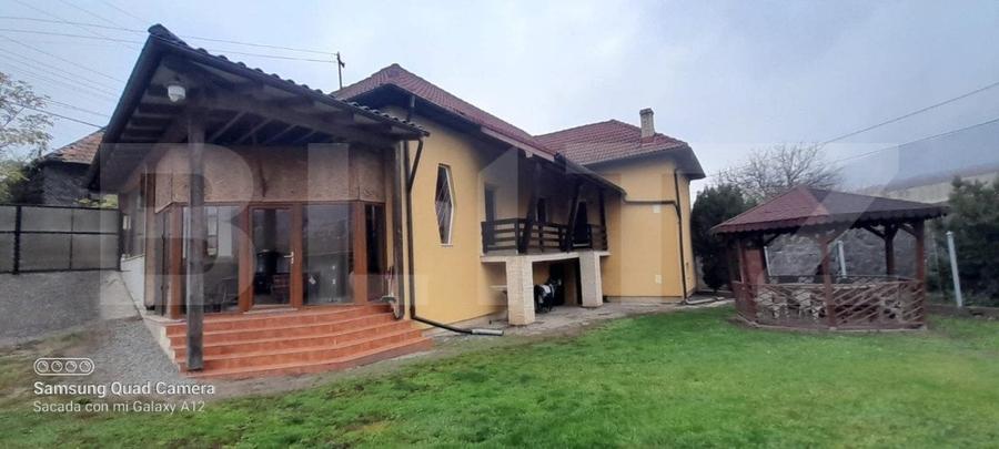 Casă individuală cu 4 camere cu Garaj în Exterior Vest