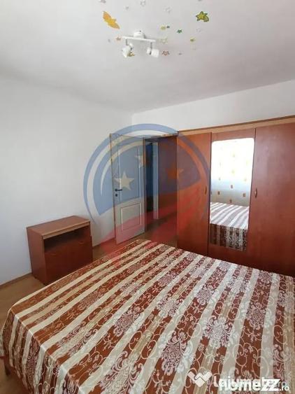 Apartament cu 2 camere semidecomandat în Craiovița Nouă