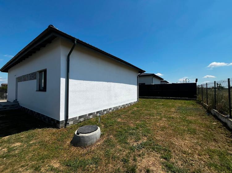 Casă cu 4 camere cu Teren 433 Mp în Bâcu