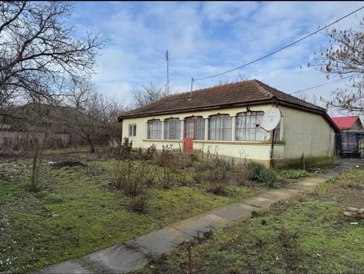 Casă cu 4 camere cu Teren 1000 Mp în Ileana