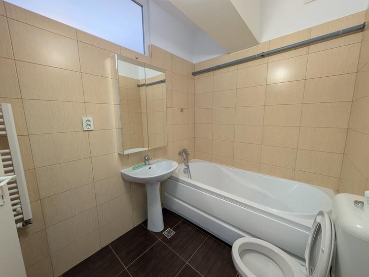 Apartament cu 2 camere semidecomandat, mobilat în 9 Mai