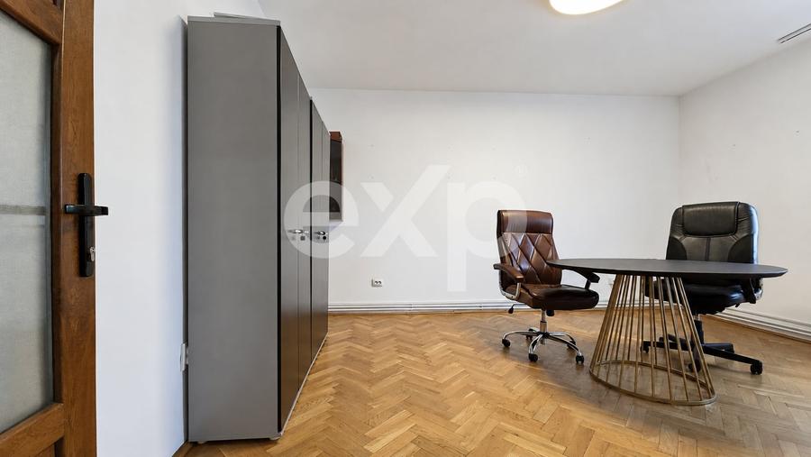 Apartament cu 3 camere decomandat în Tractorul