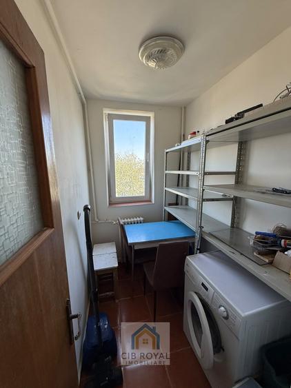 Apartament cu 3 camere semidecomandat, mobilat în Militari
