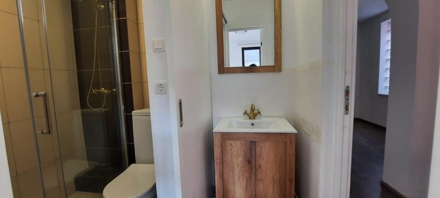 Casă individuală cu 5 camere cu Canalizare în Libertății