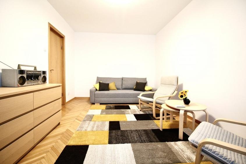 Apartament cu 2 camere decomandat, mobilat în Pajura