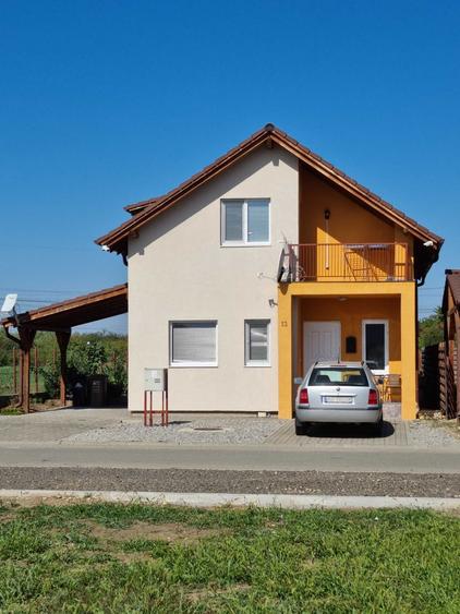 Casă cu 4 camere în Vladimirescu