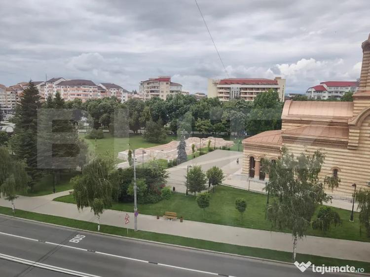 Apartament cu 3 camere decomandat în Ultracentral