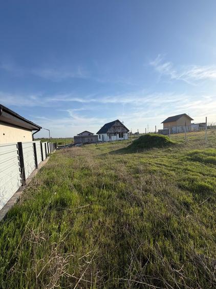 Teren extravilan de 680 mp, în Costi