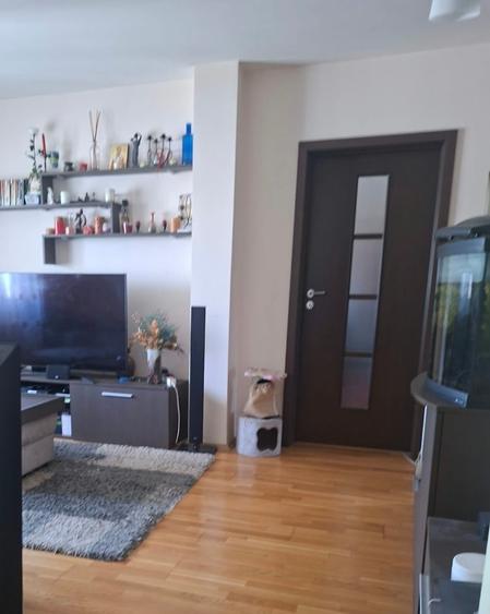 Apartament cu 4 camere în Vitan Mall