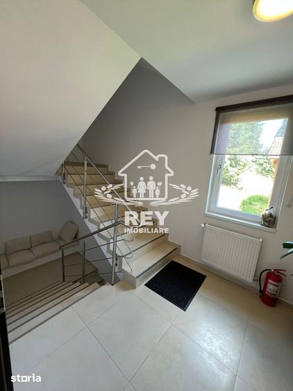 Casă cu 10 camere cu Teren 250 Mp în Central