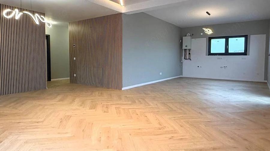 Apartament cu 4 camere decomandat în Central