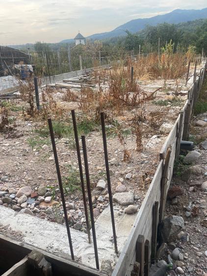 Casă cu 3 camere în Pietroasa