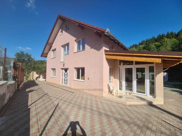 Casă cu 4 camere cu Teren 45 Mp în Central