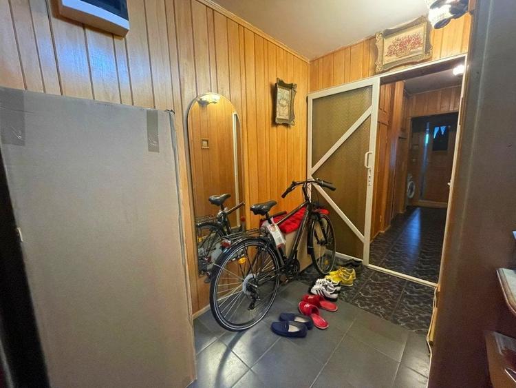 Apartament cu 3 camere decomandat, mobilat în Oancea