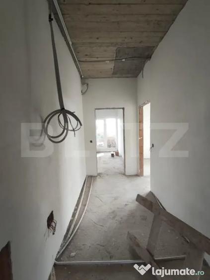 Casă cu 7 camere cu Teren 980 Mp în Sânmartin