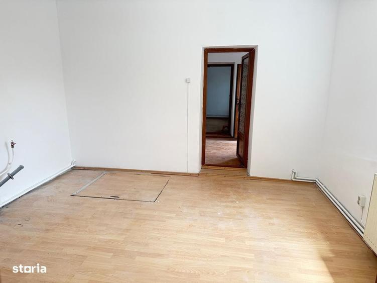 Casă cu 4 camere în Dumbrava