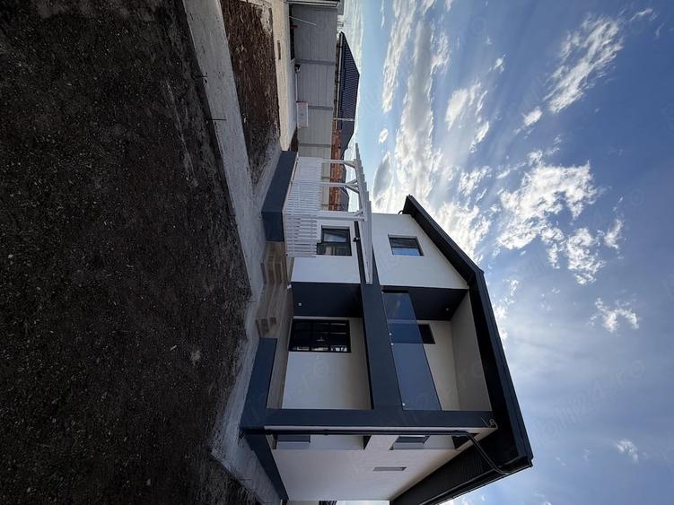 Casă cu 4 camere cu Teren 350 Mp în 1 Decembrie