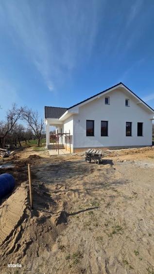 Casă cu 3 camere în Viile Satu Mare