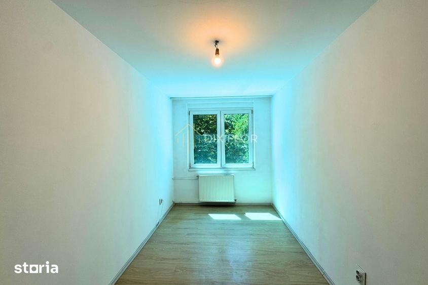 Apartament cu 3 camere decomandat în Libertății
