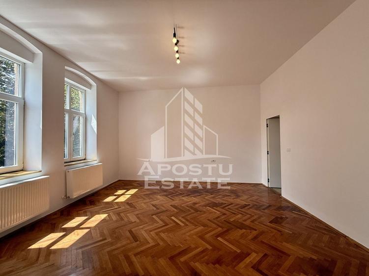 Apartament cu 3 camere semidecomandat în Elisabetin