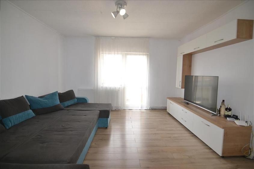 Apartament cu 3 camere decomandat în Vlahuță