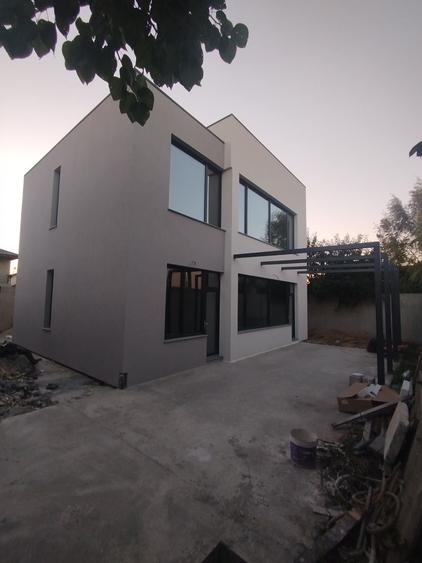 Casă cu 4 camere în Exterior Vest