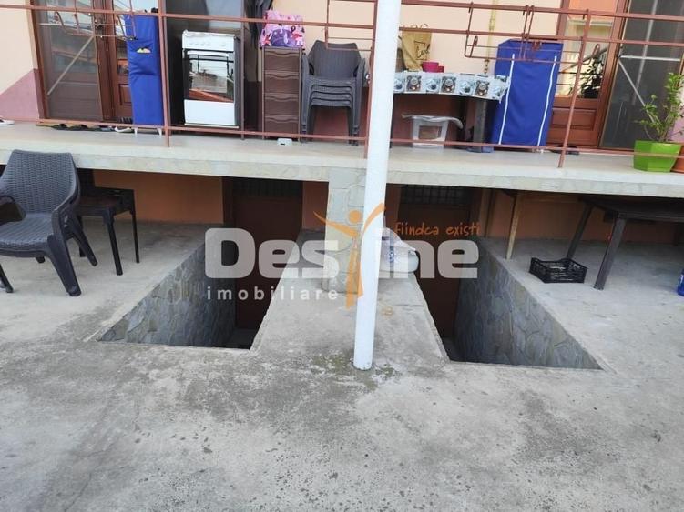 Duplex cu 10 camere cu Canalizare în Albert
