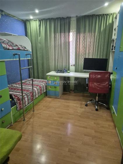 Apartament cu 3 camere decomandat în Aradul Nou