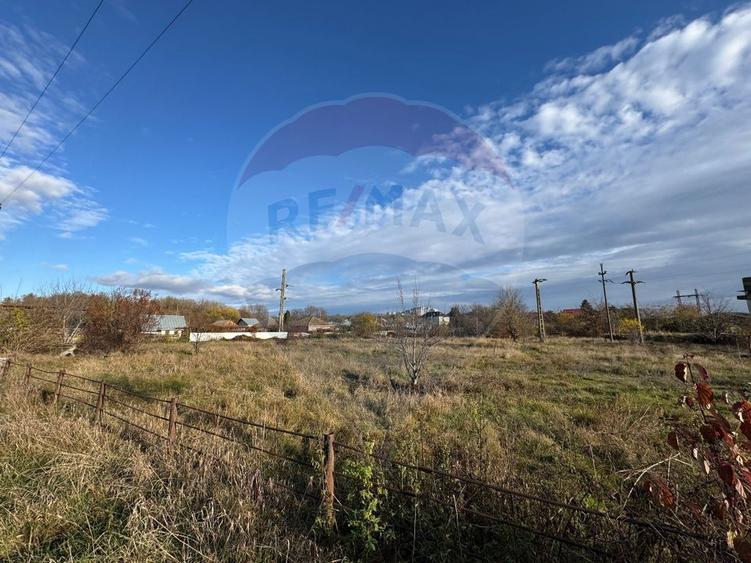 Teren Construcții intravilan de 3100 mp, în Nord
