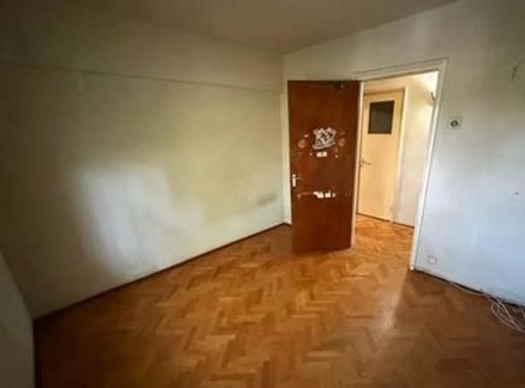 Apartament cu 4 camere decomandat, mobilat în Titan