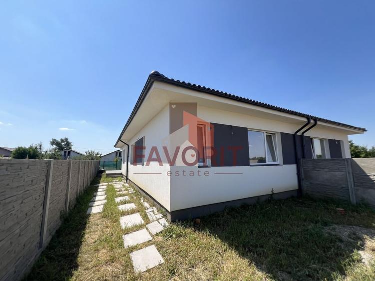 Duplex cu 3 camere cu Canalizare în Bucovăț (Remetea Mare)