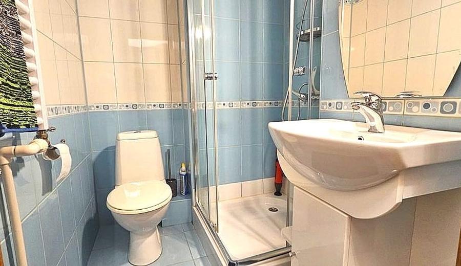 Apartament cu 4 camere semidecomandat, mobilat în Tineretului